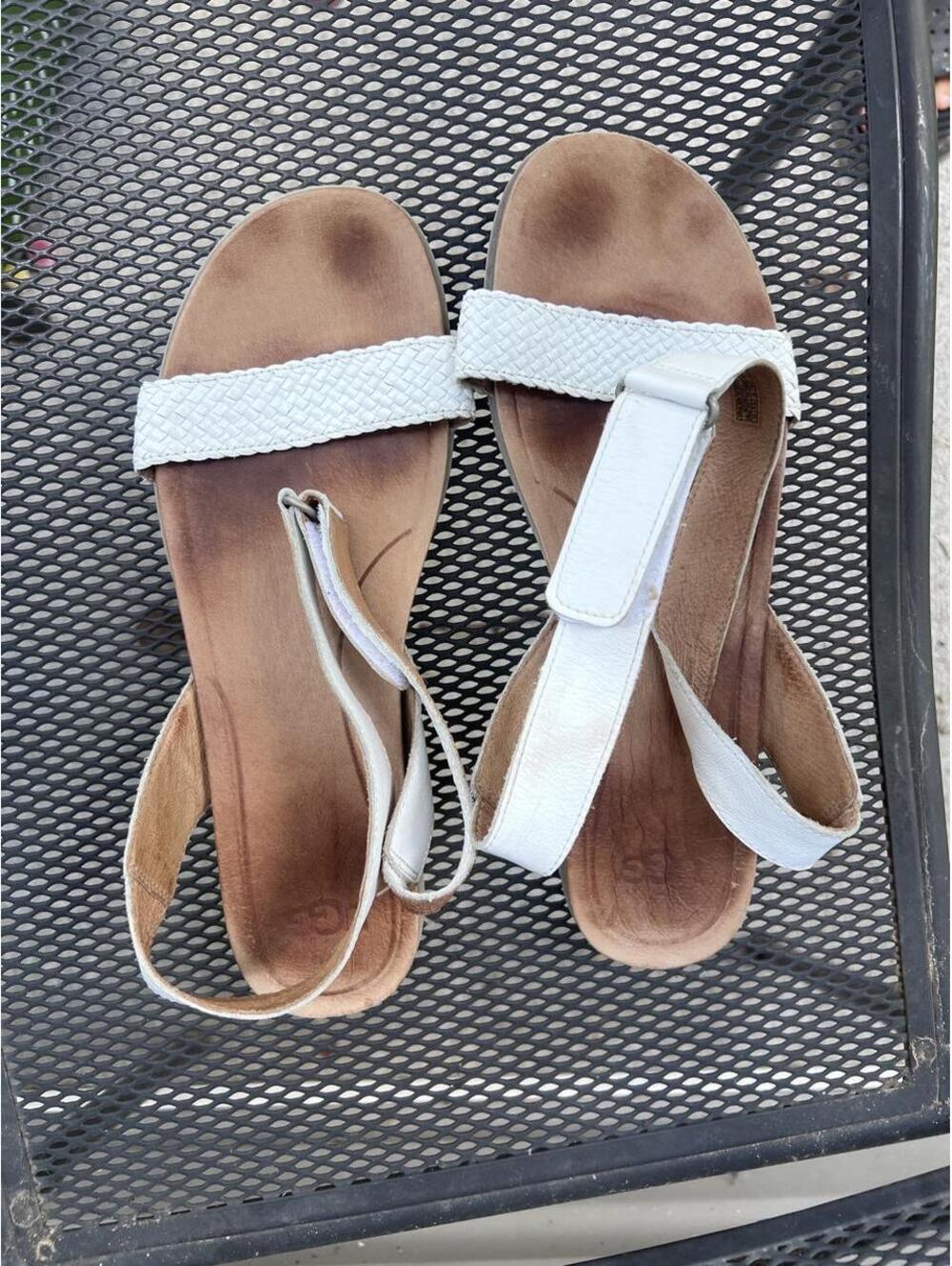 UGG Women's White Sandal Size 10